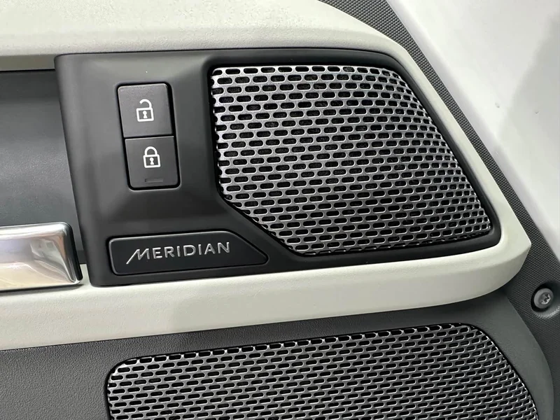 Land Rover Defender — фото 16