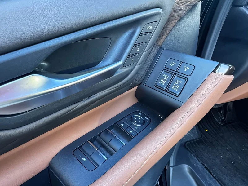 Toyota Alphard — фото 11
