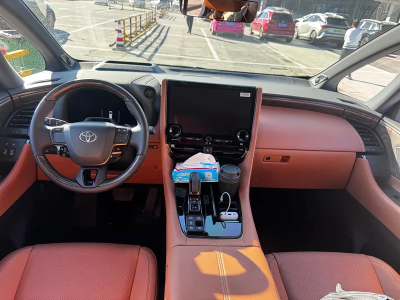 Toyota Alphard — фото 6