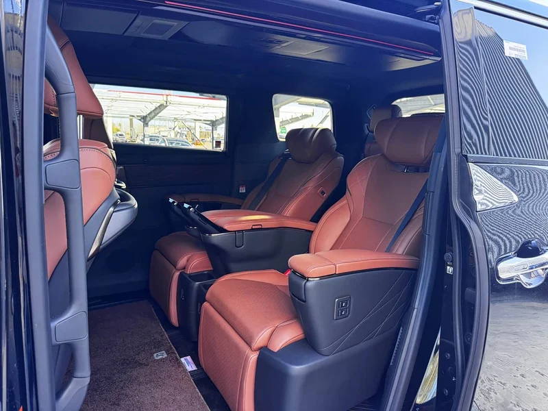 Toyota Alphard — фото 9