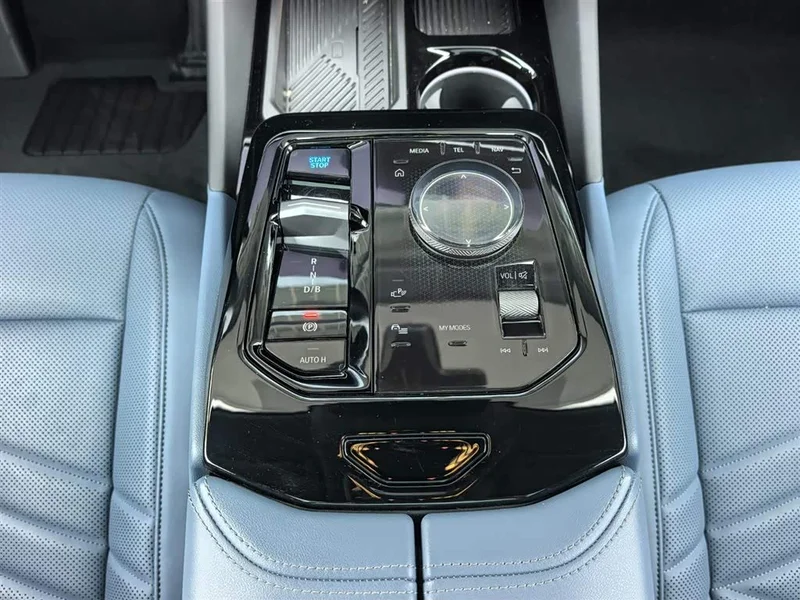 BMW i5 — фото 11