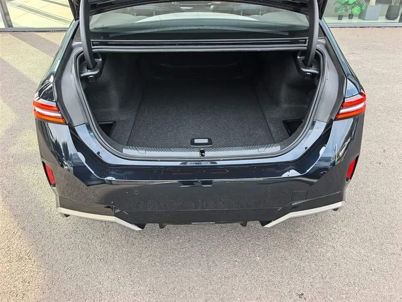BMW i5 — фото 24