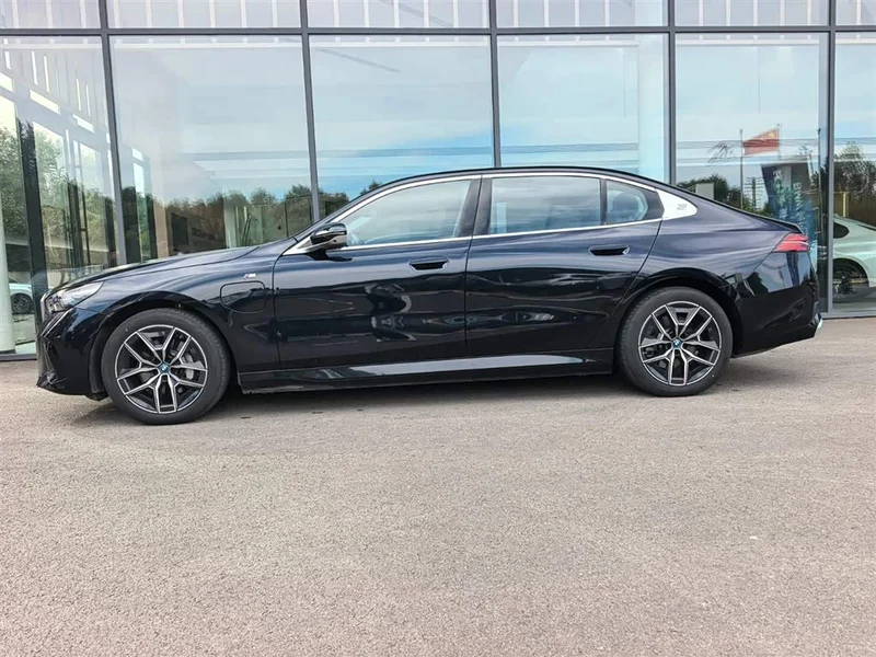 BMW i5 — фото 3