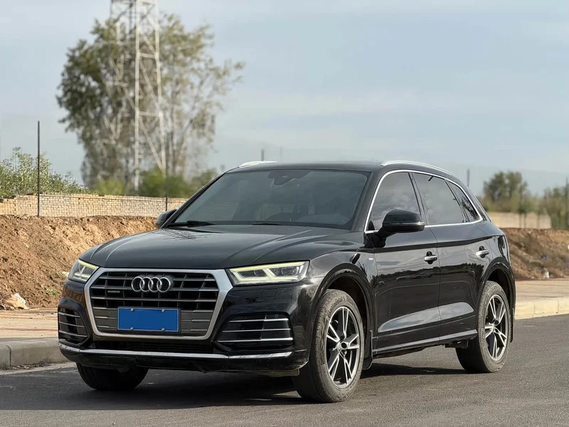 Audi Q5L — фото 1