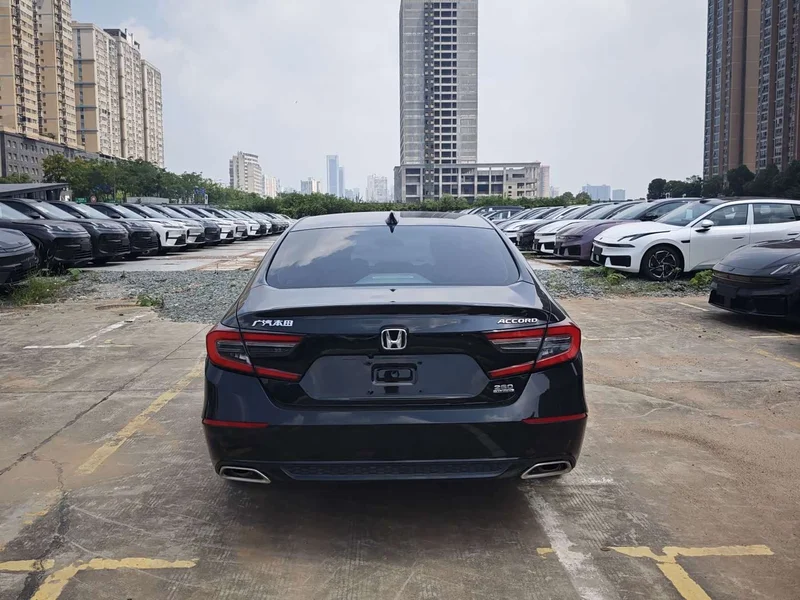 Honda Accord — фото 9