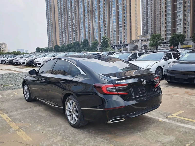 Honda Accord — фото 10