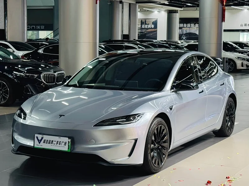 Tesla Model 3 — фото 1