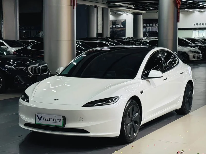 Tesla Model 3 — фото 1