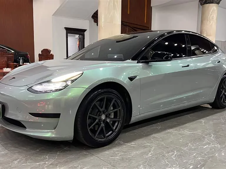 Tesla Model 3 — фото 1