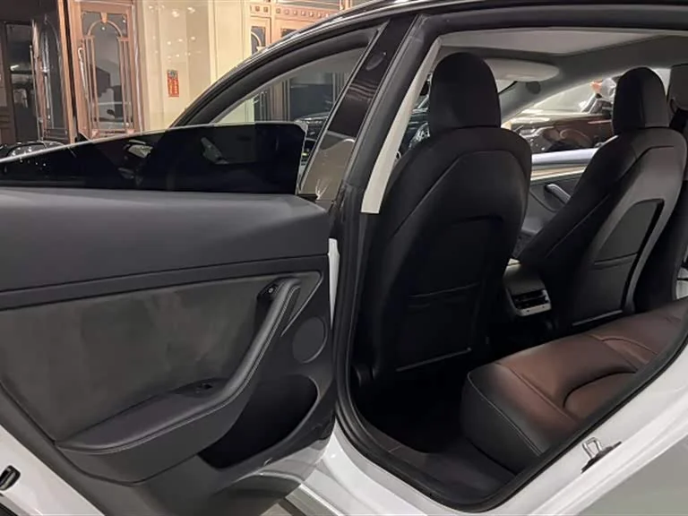 Tesla Model 3 — фото 11
