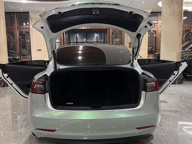 Tesla Model 3 — фото 13