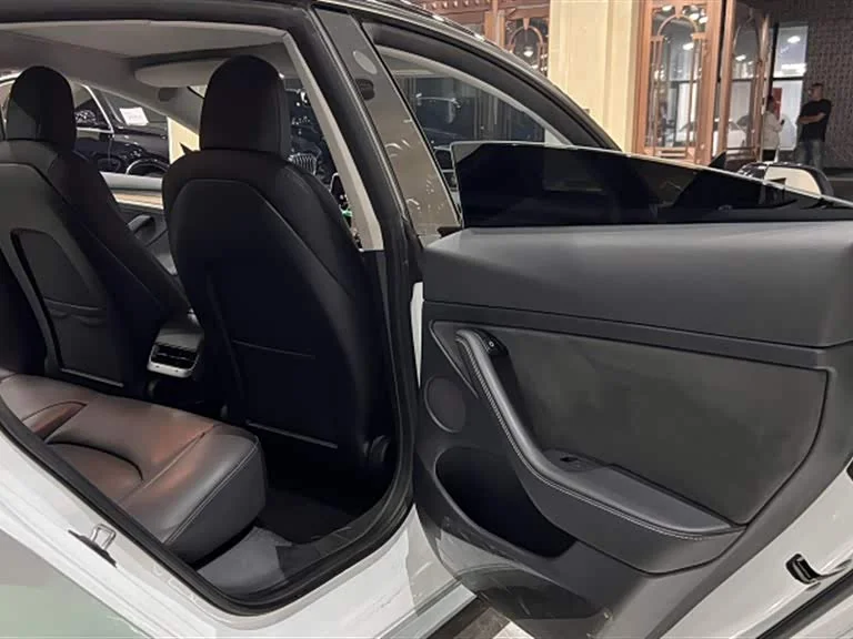 Tesla Model 3 — фото 14