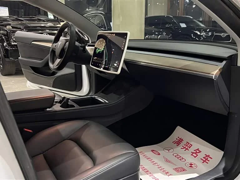 Tesla Model 3 — фото 17