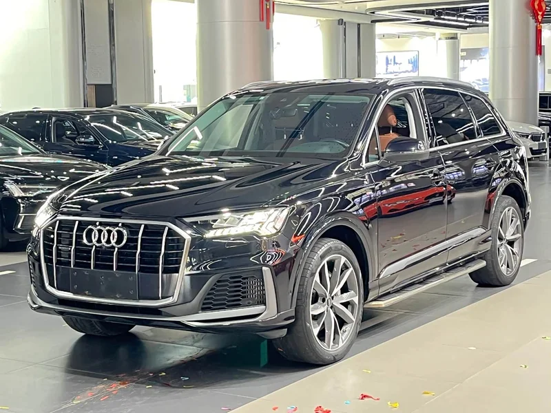 Audi Q7 — фото 1