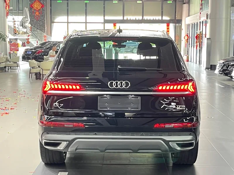 Audi Q7 — фото 8