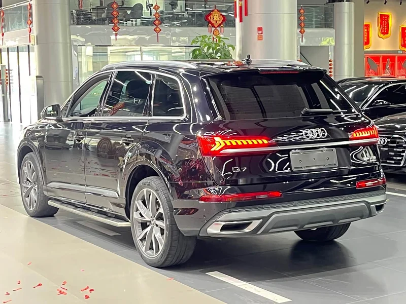 Audi Q7 — фото 9