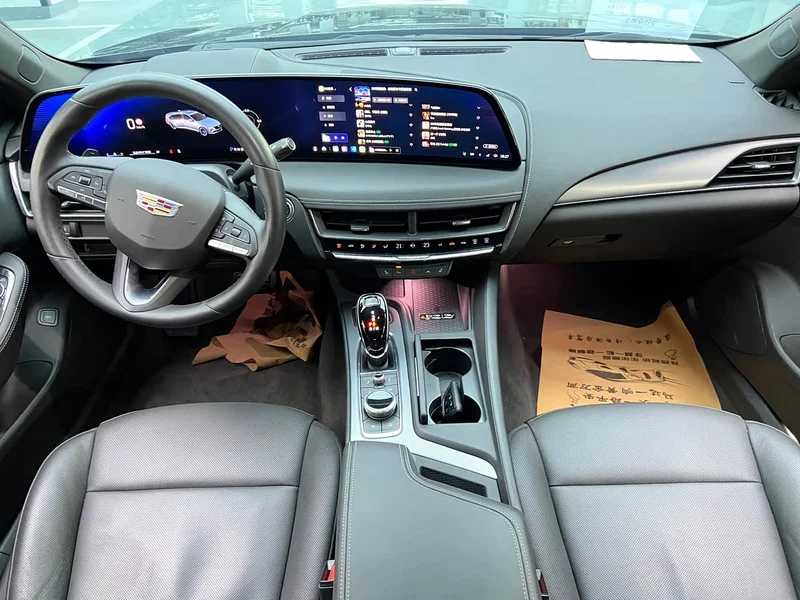 Cadillac CT5 — фото 8