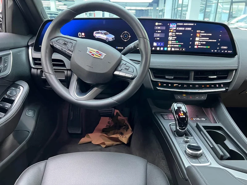 Cadillac CT5 — фото 9