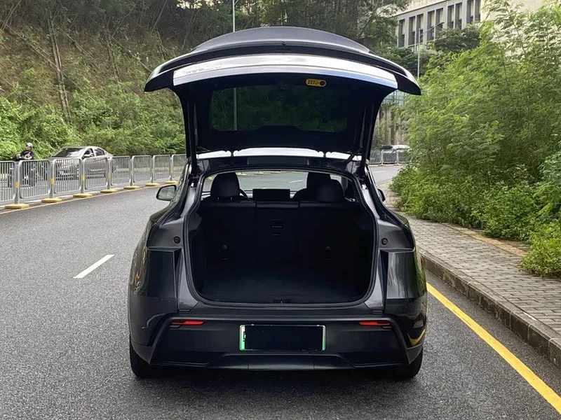 Tesla Model Y — фото 17