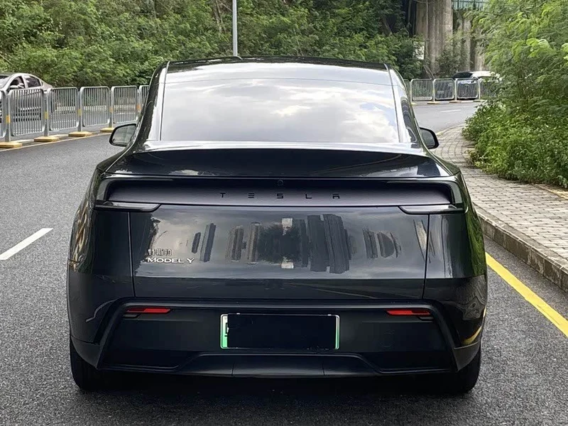Tesla Model Y — фото 19