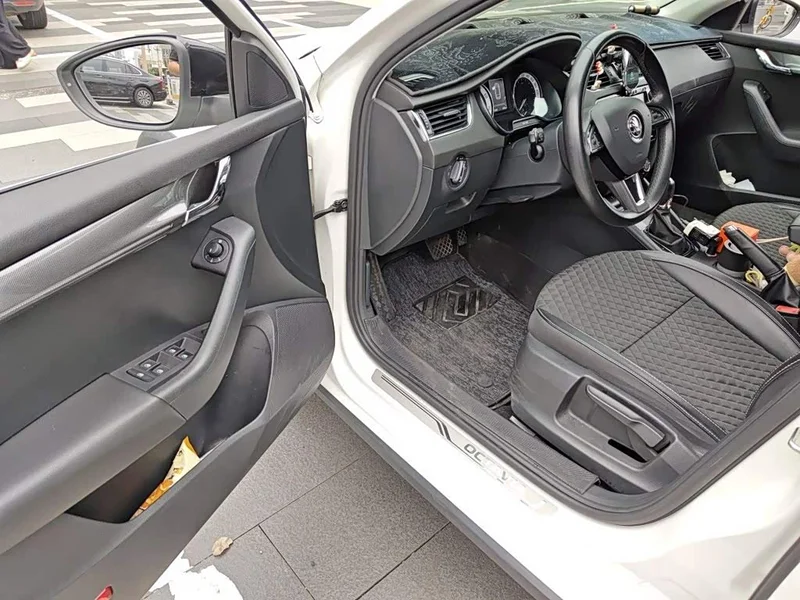 Volkswagen Octavia — фото 12