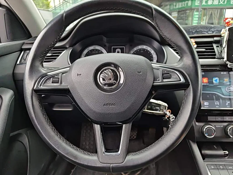 Volkswagen Octavia — фото 6