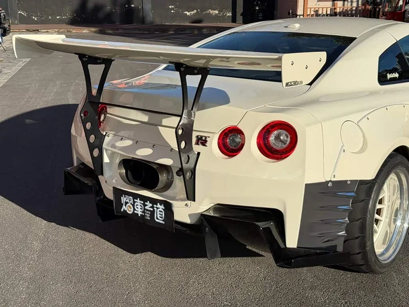 Nissan GT-R — фото 14