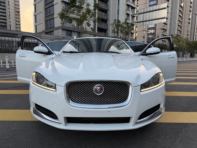 Jaguar XF — фото 1