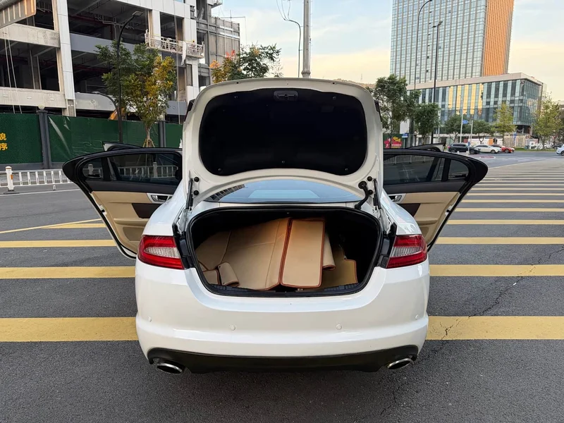Jaguar XF — фото 15