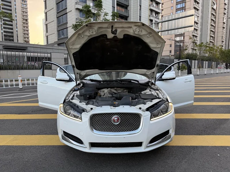 Jaguar XF — фото 16
