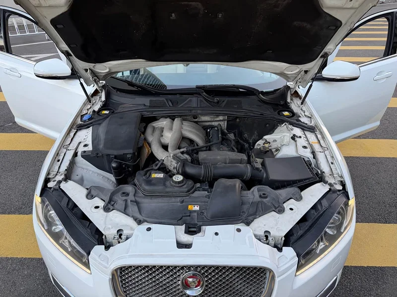 Jaguar XF — фото 17