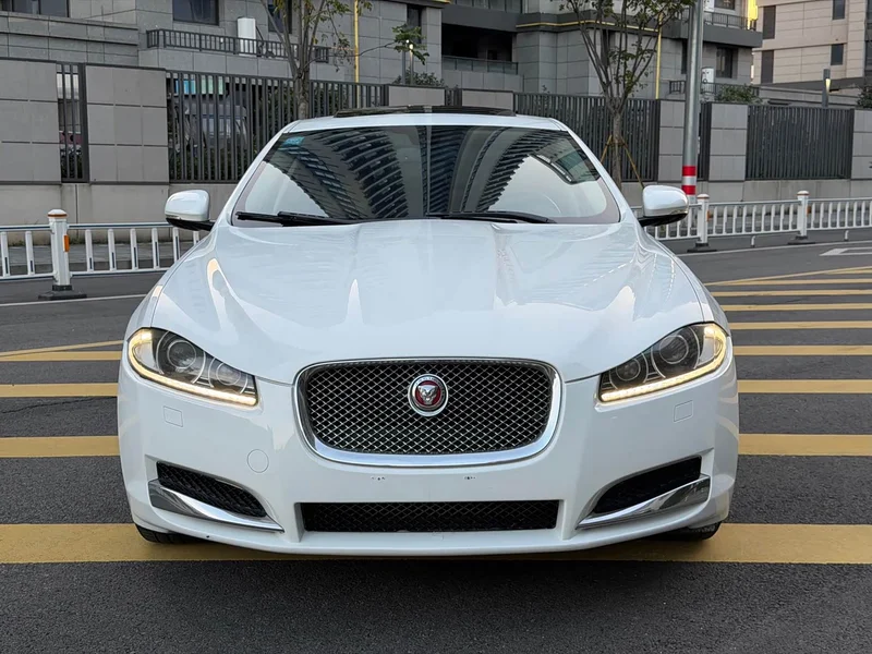Jaguar XF — фото 18