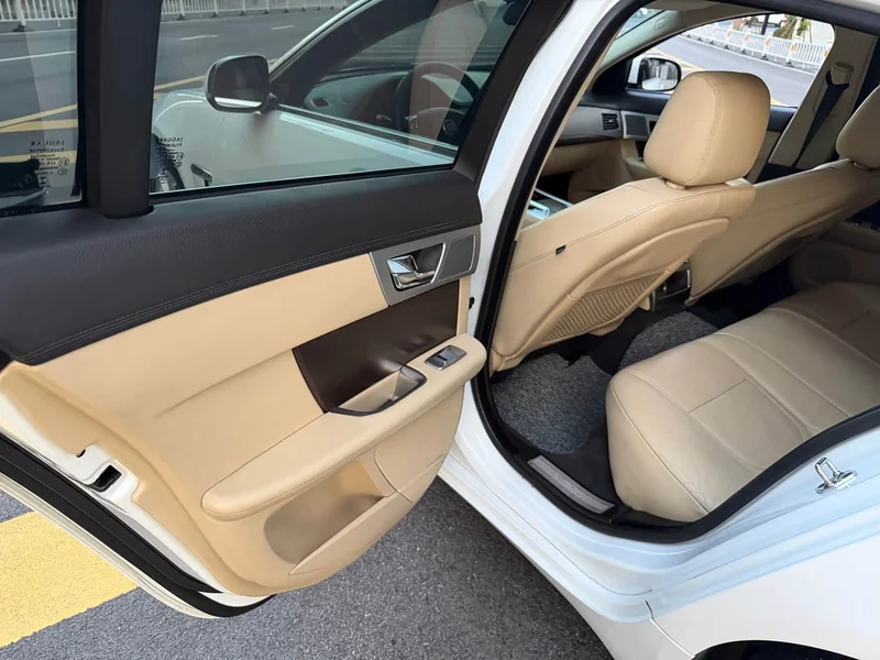 Jaguar XF — фото 21