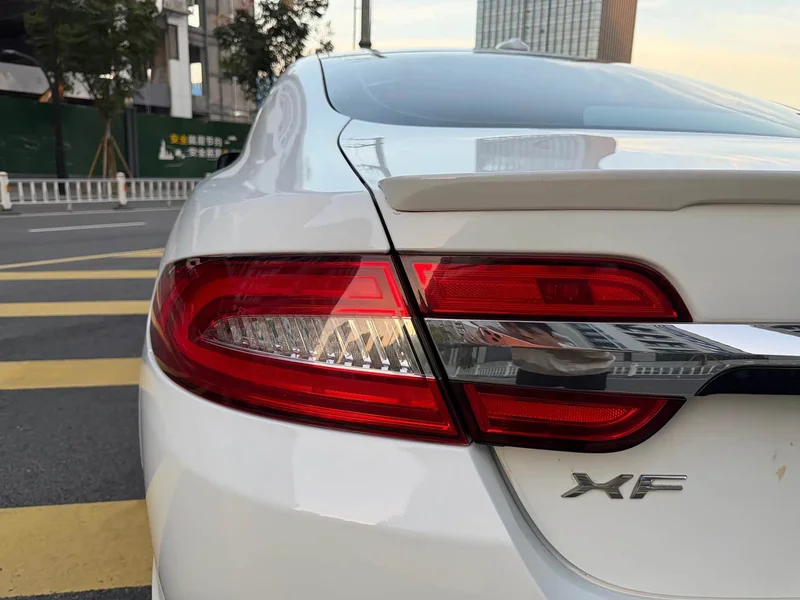 Jaguar XF — фото 24