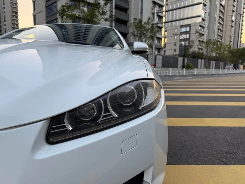 Jaguar XF — фото 26