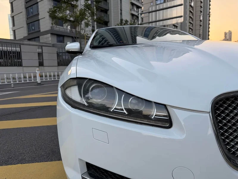 Jaguar XF — фото 27