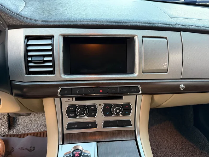 Jaguar XF — фото 29