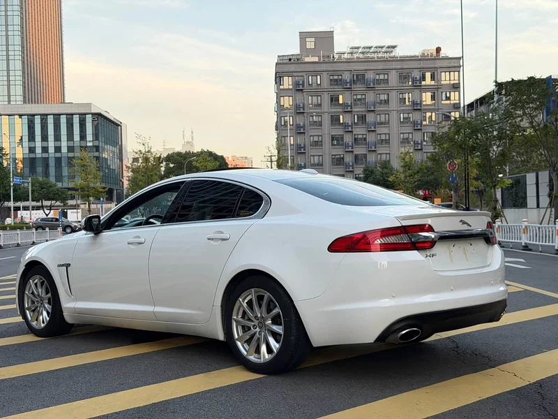 Jaguar XF — фото 5