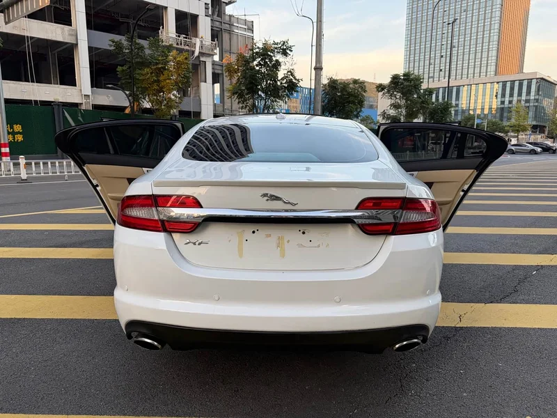 Jaguar XF — фото 6