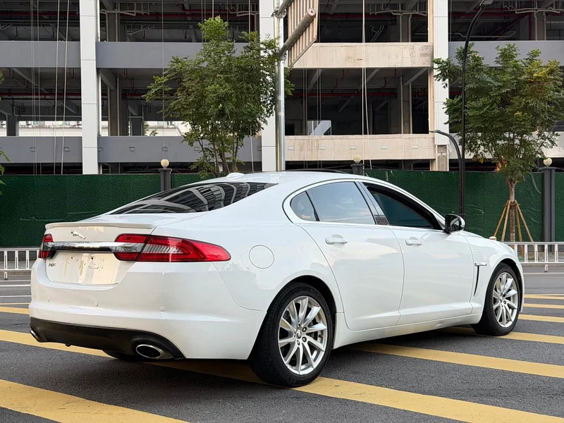 Jaguar XF — фото 7