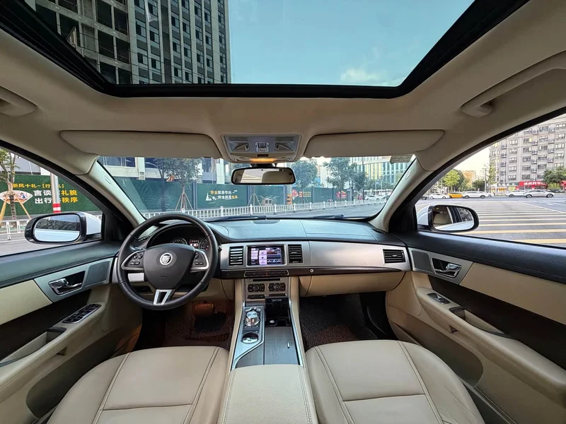 Jaguar XF — фото 9