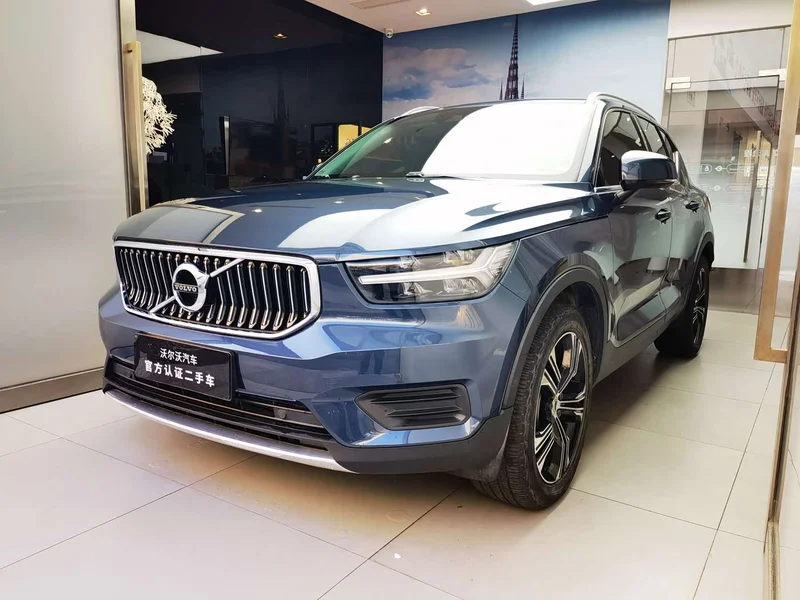 Volvo XC40 — фото 1