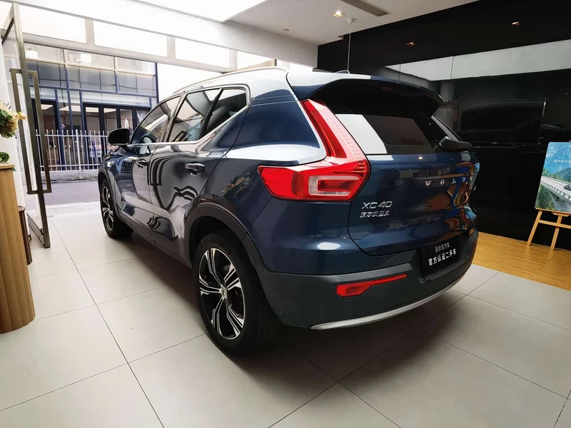 Volvo XC40 — фото 4