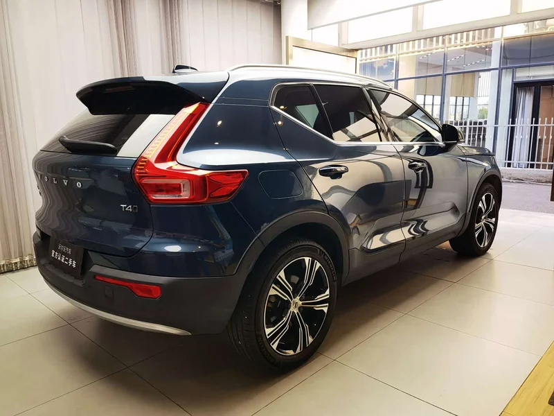 Volvo XC40 — фото 6