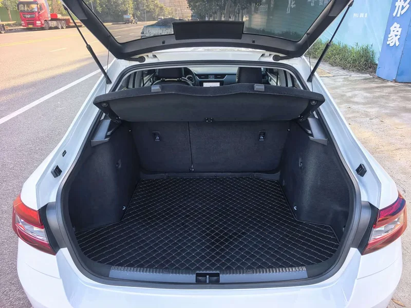 Volkswagen Octavia — фото 11