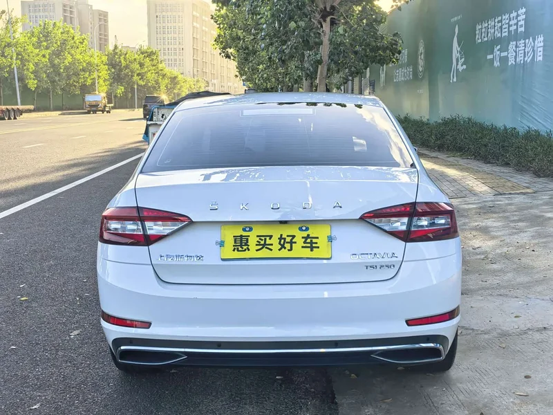 Volkswagen Octavia — фото 13