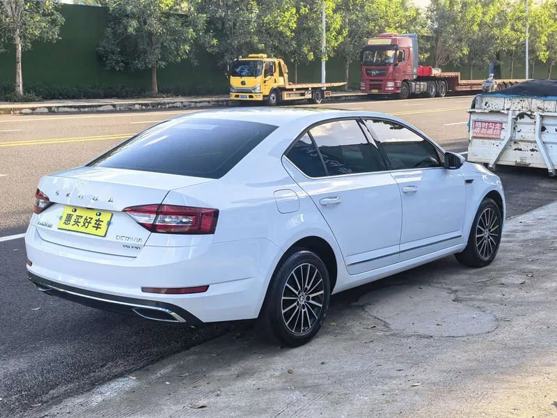 Volkswagen Octavia — фото 14