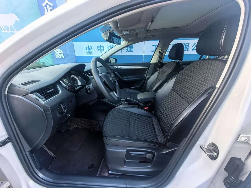 Volkswagen Octavia — фото 5