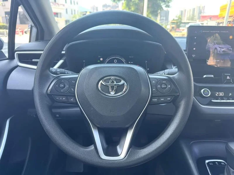 Toyota Corolla — фото 7