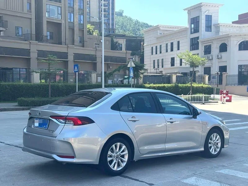 Toyota Corolla — фото 9
